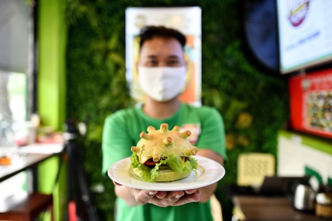 FOTO: Sepotong 'Corona' di Meja Makan