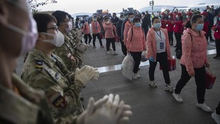 China Cabut Lockdown, Ribuan Warga Bergegas Tinggalkan Wuhan