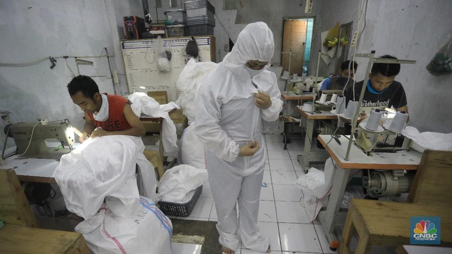 Alat Pelindung Diri (APD) menjadi salah satu komponen penting dalam melindungi tenaga medis di tengah gempuran pandemi Covid-19.