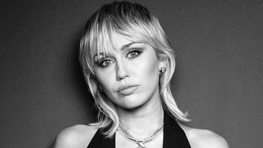 Buat Miley Cyrus, pandemi corona diyakini membawa dampak positif bagi alam sekitar dengan berkurangnya polusi 