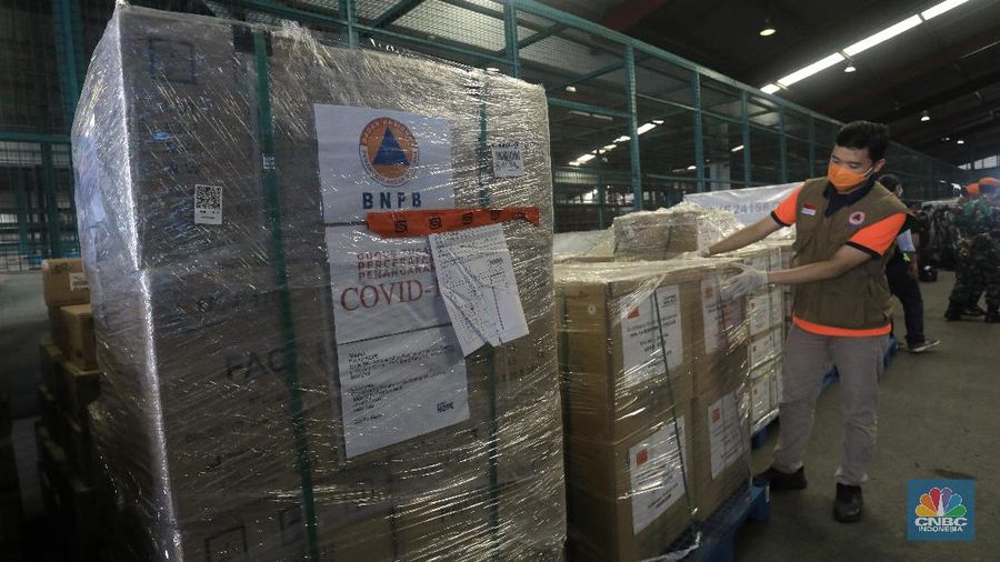 Melihat alat kesehatan yang didatangkan langsung dari China sudah tiba di Terminal Kargo 530 Bandara Internasional Soekarno Hatta.