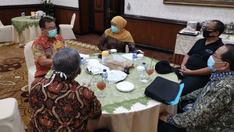 Rumah Sakit Infeksi Airlangga Surabaya, Jawa Timur, rencananya akan membangun bangsal khusus untuk merawat pasien COVID-19. CT Corp mendukung penuh program ini.