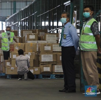 Penampakan Tumpukan Alat Kesehatan Sumbangan Investor China