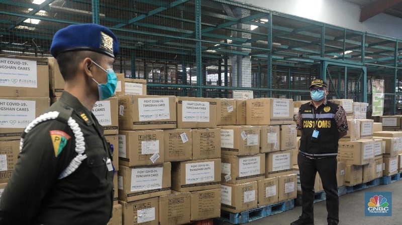 Melihat alat kesehatan yang didatangkan langsung dari China sudah tiba di Terminal Kargo 530 Bandara Internasional Soekarno Hatta.