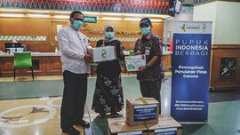 Pupuk Indonesia Beri Bantuan APD untuk Nakes RS Cengkareng