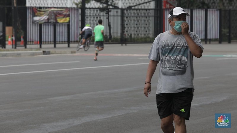 Sejumlah warga tetap berolahraga, Mereka meyakini dengan tubuh sehat akan menangkal virus corona.