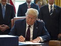 VIDEO: Trump Luncurkan Stimulus Ekonomi 2 Triliun Dolar