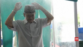 VIDEO: Disinfeksi Jamaah Sebelum Salat Jumat di Surabaya