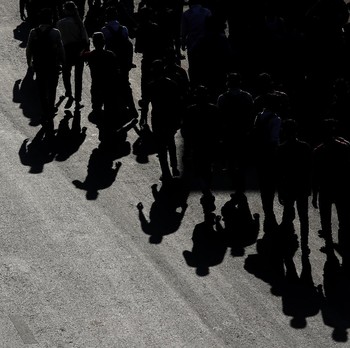 Imbas Lockdown, Buruh Migran Pulang Kampung Jalan kaki