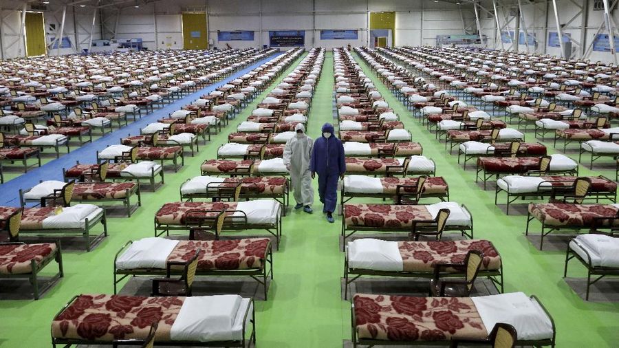 Tentara Iran mendirikan rumah sakit di ibukota saat jumlah korban virus meningkat. (AP/Ebrahim Noroozi)