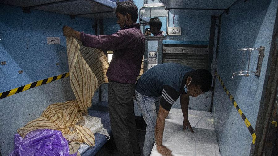 Pemerintah India memutuskan untuk mengubah gerbong kereta api menjadi lokasi isolasi bagi para pasien positif virus corona.