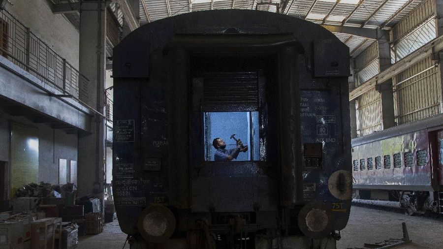 Pemerintah India memutuskan untuk mengubah gerbong kereta api menjadi lokasi isolasi bagi para pasien positif virus corona.
