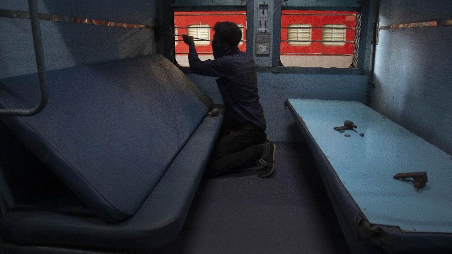 Pemerintah India memutuskan untuk mengubah gerbong kereta api menjadi lokasi isolasi bagi para pasien positif virus corona.
