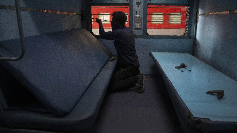Pemerintah India memutuskan untuk mengubah gerbong kereta api menjadi lokasi isolasi bagi para pasien positif virus corona.