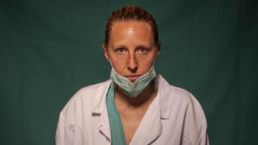 Dokter dan perawat berada di garis depan melawan pandemi corona (COVID-19), termasuk di Italia.