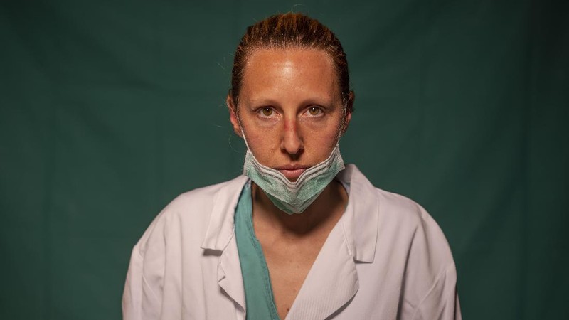 Dokter dan perawat berada di garis depan melawan pandemi corona (COVID-19), termasuk di Italia.