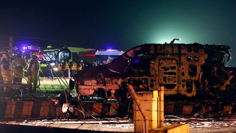Pesawat jatuh pada Minggu malam (29/3) dan terbakar saat lepas landas dan menewaskan delapan orang.
