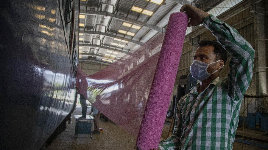 Pemerintah India memutuskan untuk mengubah gerbong kereta api menjadi lokasi isolasi bagi para pasien positif virus corona.