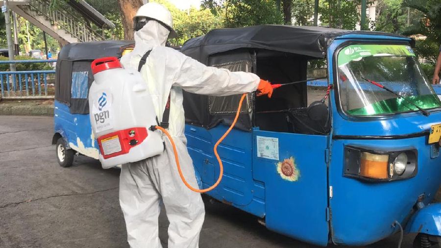Bantuan PGN diserahkan melalui tim CSR secara langsung kepada sejumlah penerima bantuan, Jumat (27/3/2020).