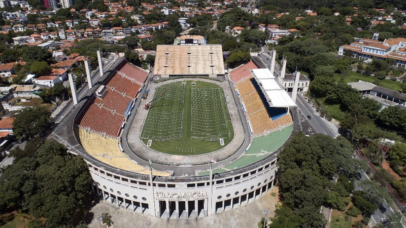 Pemerintah Brasil memakai Stadion Pacaembu, Sao Paulo, yang bersejarah untuk dijadikan RS darurat khusus penanganan corona.
