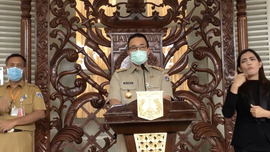 Gubernur DKI Jakarta Anies Baswedan mengungkapkan masih berkoordinasi dengan pemerintah pusat terkait pemberian izin ojek online.