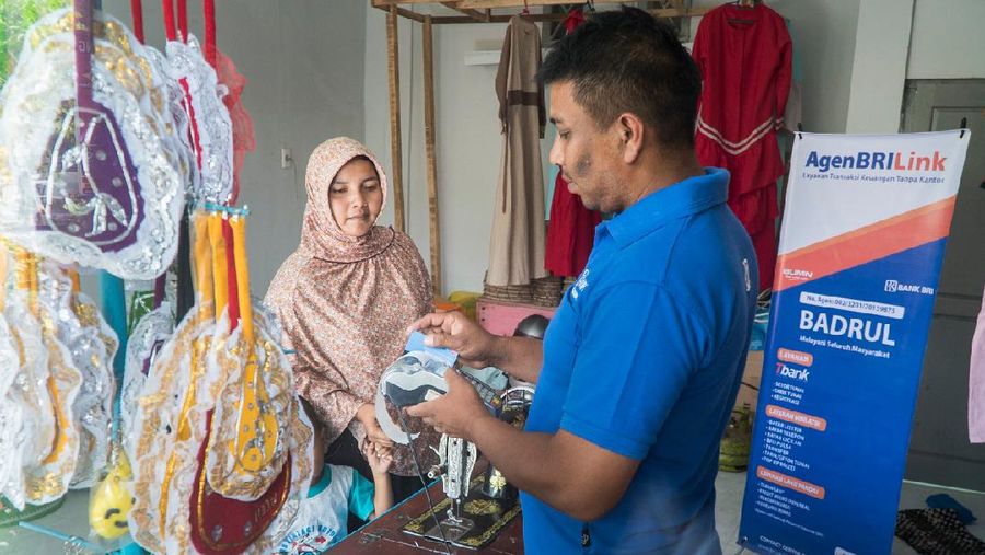 PT Bank Rakyat Indonesia (Persero) Tbk (BBRI) terus berperan aktif dalam mencegah penyebaran virus corona (COVID-19) di Indonesia.