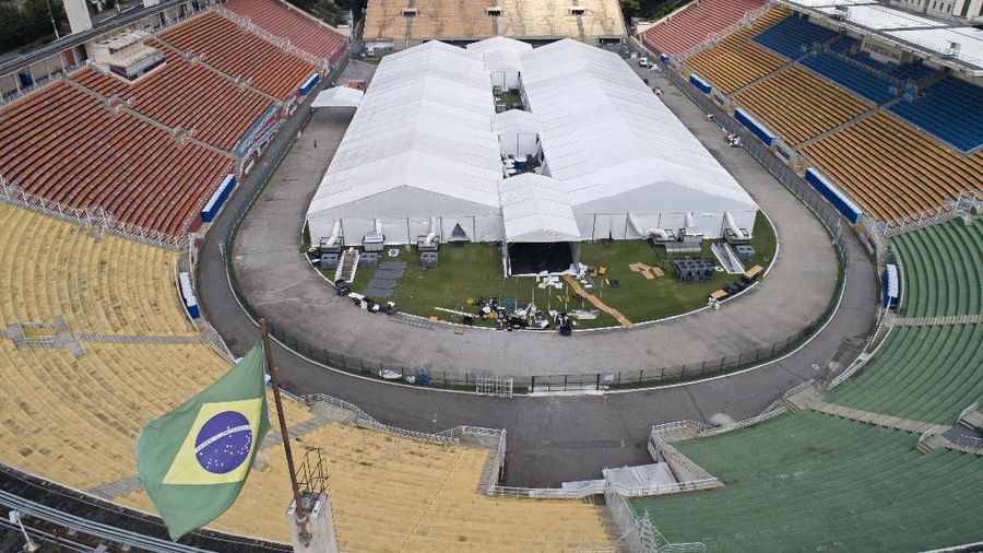 Pemerintah Brasil memakai Stadion Pacaembu, Sao Paulo, yang bersejarah untuk dijadikan RS darurat khusus penanganan corona.