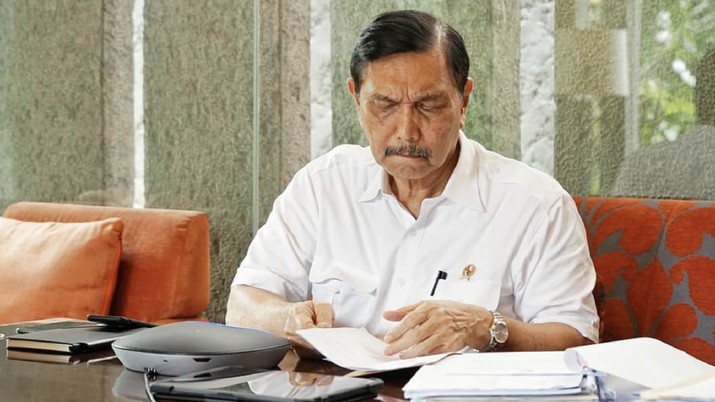 Menteri Perhubungan Ad Interim Luhut Binsar Pandjaitan segera merealisasikan kebijakan pembatasan transportasi.