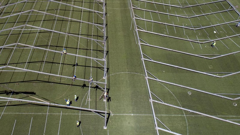 Pemerintah Brasil memakai Stadion Pacaembu, Sao Paulo, yang bersejarah untuk dijadikan RS darurat khusus penanganan corona.