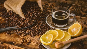 5 Manfaat Sehat Minum Kopi Lemon