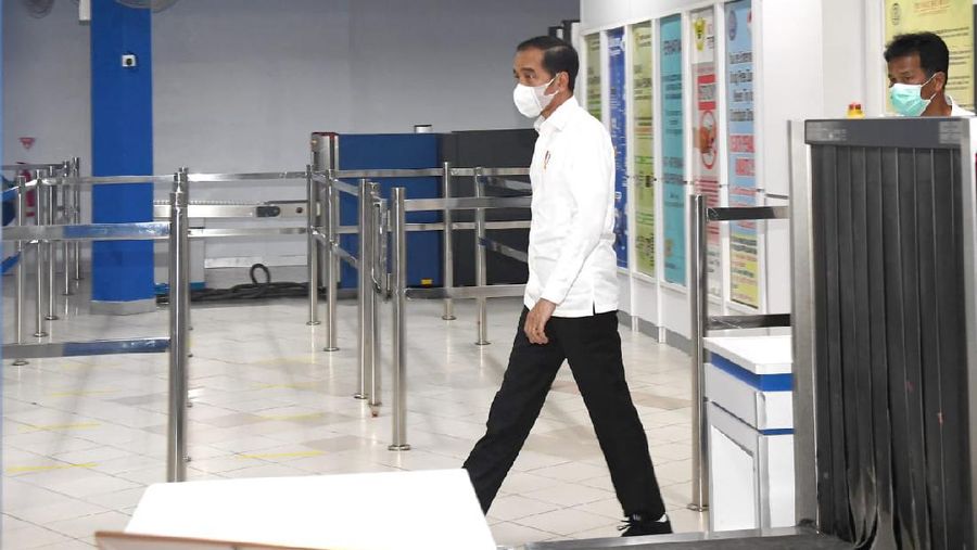 Senjata yang dipakai untuk lawan corona adalah stimulus senilai Rp 405,1 triliun.