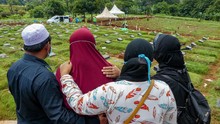 FOTO: Pemakaman Khusus Pasien Corona yang Meninggal