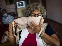 Wow! Para Gadis di Kuba Rayakan Kedewasaan dengan Masker
