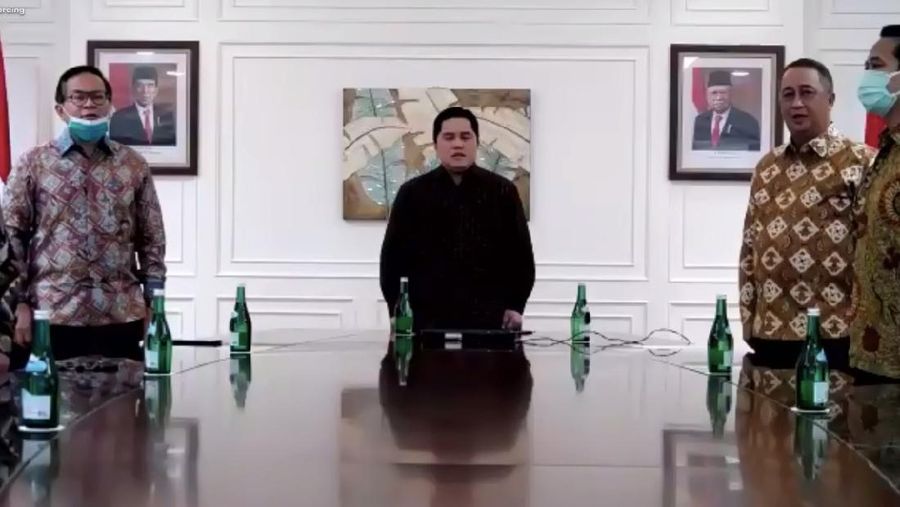 Menteri BUMN Erick Thohir, Wakil Menteri BUMN II Kartika Wirjaatmadja, Direktur Utama Bank Mandiri Royke Tumilaar (@kementerianbumn)
