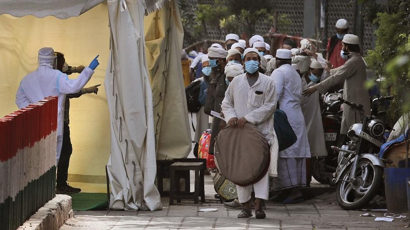 India mencari ratusan orang yang menghadiri tabligh akbar di New Delhi guna menekan COVID-19.