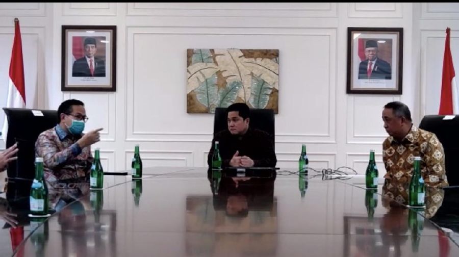 Menteri BUMN Erick Thohir, Wakil Menteri BUMN II Kartika Wirjaatmadja, Direktur Utama Bank Mandiri Royke Tumilaar (@kementerianbumn)