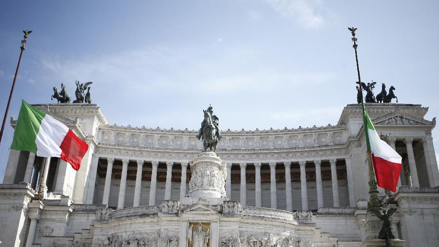 Italia Berkabung Atas Meninggalnya Puluhan Ribu Orang Akibat Corona (AP/Cecilia Fabiano)