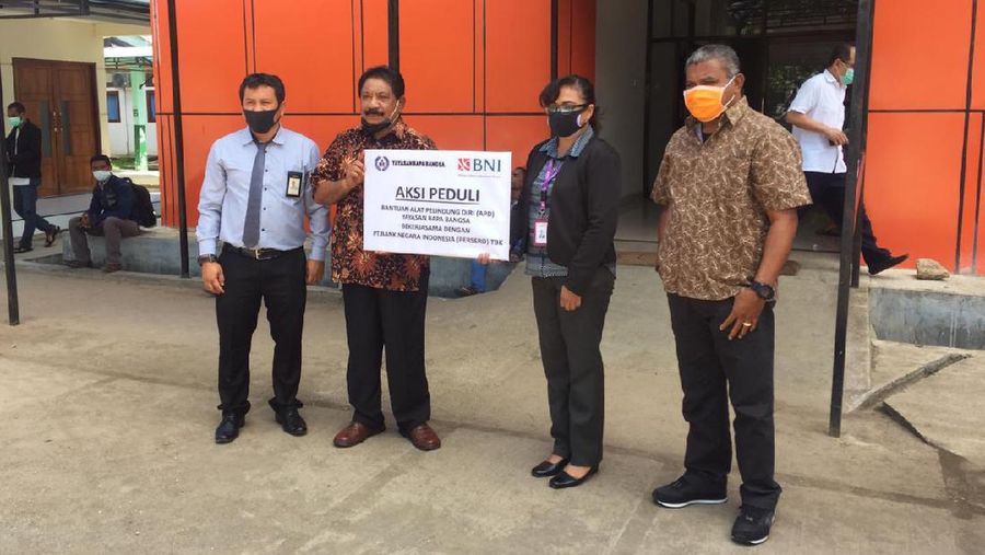 BNI menyalurkan bantuan total sebesar Rp 18 miliar untuk membantu penanggulangan COVID-1.