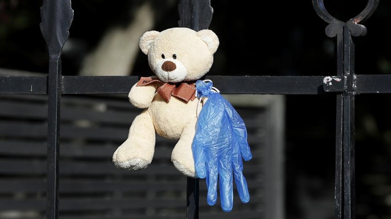 Warga Selandia Baru ramai-ramai membuat gerakan dengan menaruh boneka di jendela rumah selama lockdown