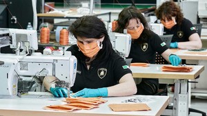 Pabrik Supercar Lamborghini Ikut Produksi Masker