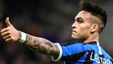 Lautaro Martinez santer dikabarkan media Spanyol akan menjadi pilihan utama Barcelona pada bursa transfer musim depan. (Miguel MEDINA / AFP)