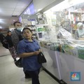 Warga Borong Obat, Rush Terjadi Saat Corona Meledak