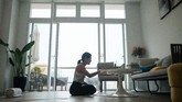Sementara di suatu rumah lainnya di Pulau Lantau, Chaukei Ngai yang merupakan pendiri startup YogaUP menyapa murid-muridnya lewat layar laptop sebelum memulai kelas yoga online. (Photo by Anthony WALLACE / AFP)