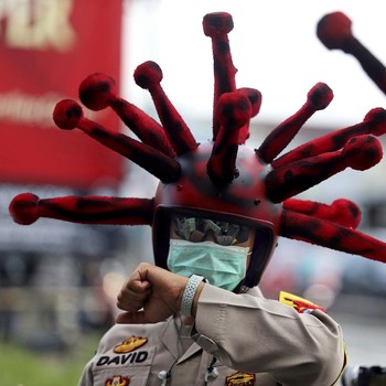 Lawan Covid-19, Begini Aksi Kreatif 'Polisi Corona' di Jatim