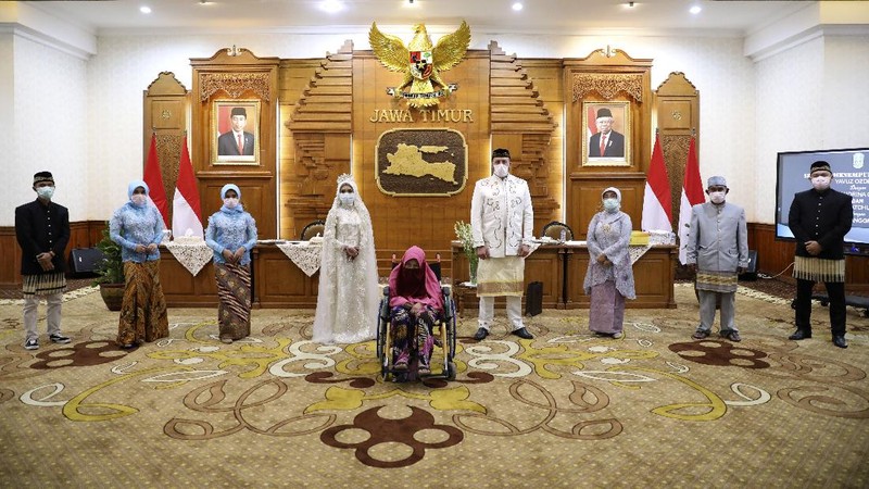 Sejumlah warga di berbagai negara menjalani prosesi pernikahan di tengah Covid-19