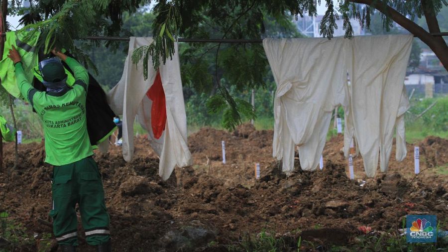 TPU Tegal Alur menjadi salah satu tempat pemakaman jenazah dengan protokol tetap Covid-19.
