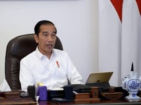 Jokowi: Jangan Sampai Ada Keluhan Kurangnya APD & Ventilator