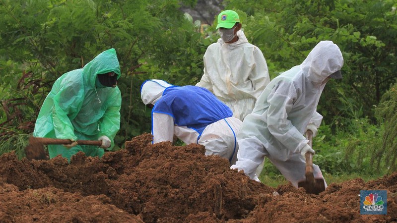 TPU Tegal Alur menjadi salah satu tempat pemakaman jenazah dengan protokol tetap Covid-19.