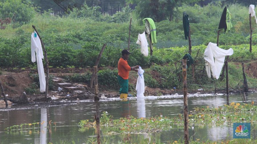 TPU Tegal Alur menjadi salah satu tempat pemakaman jenazah dengan protokol tetap Covid-19.