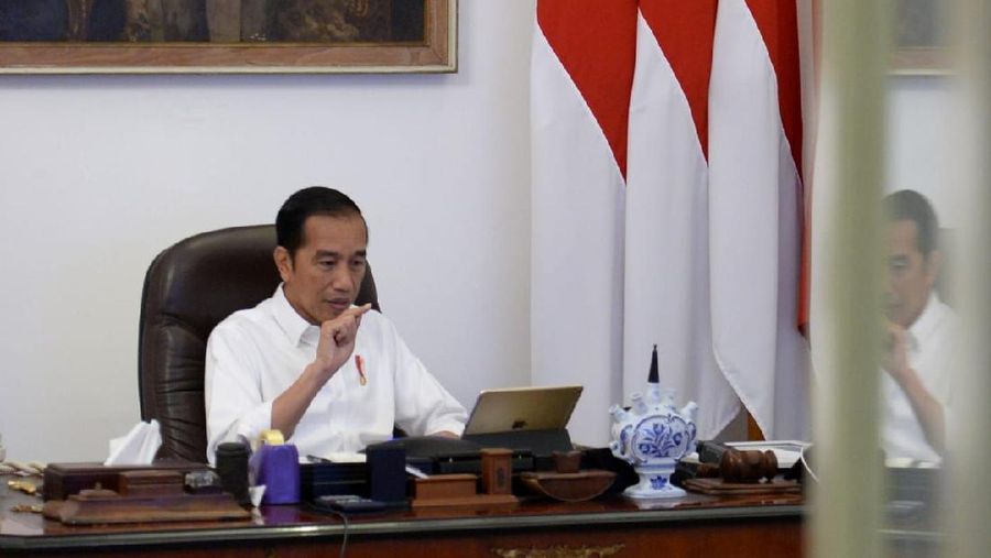 Seluruh masyarakat Indonesia diwajibkan untuk menggunakan masker saat melakukan aktivitas di luar rumah